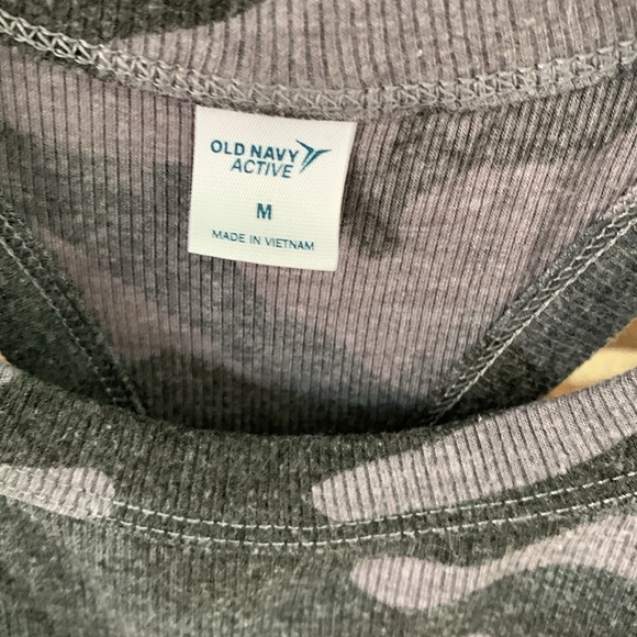 Women’s Old Navy Tank, Camo, Medium - Picture 2 of 4